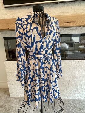 ANGL Blue and Cream Long Sleeve Tie-Waist Printed Dress